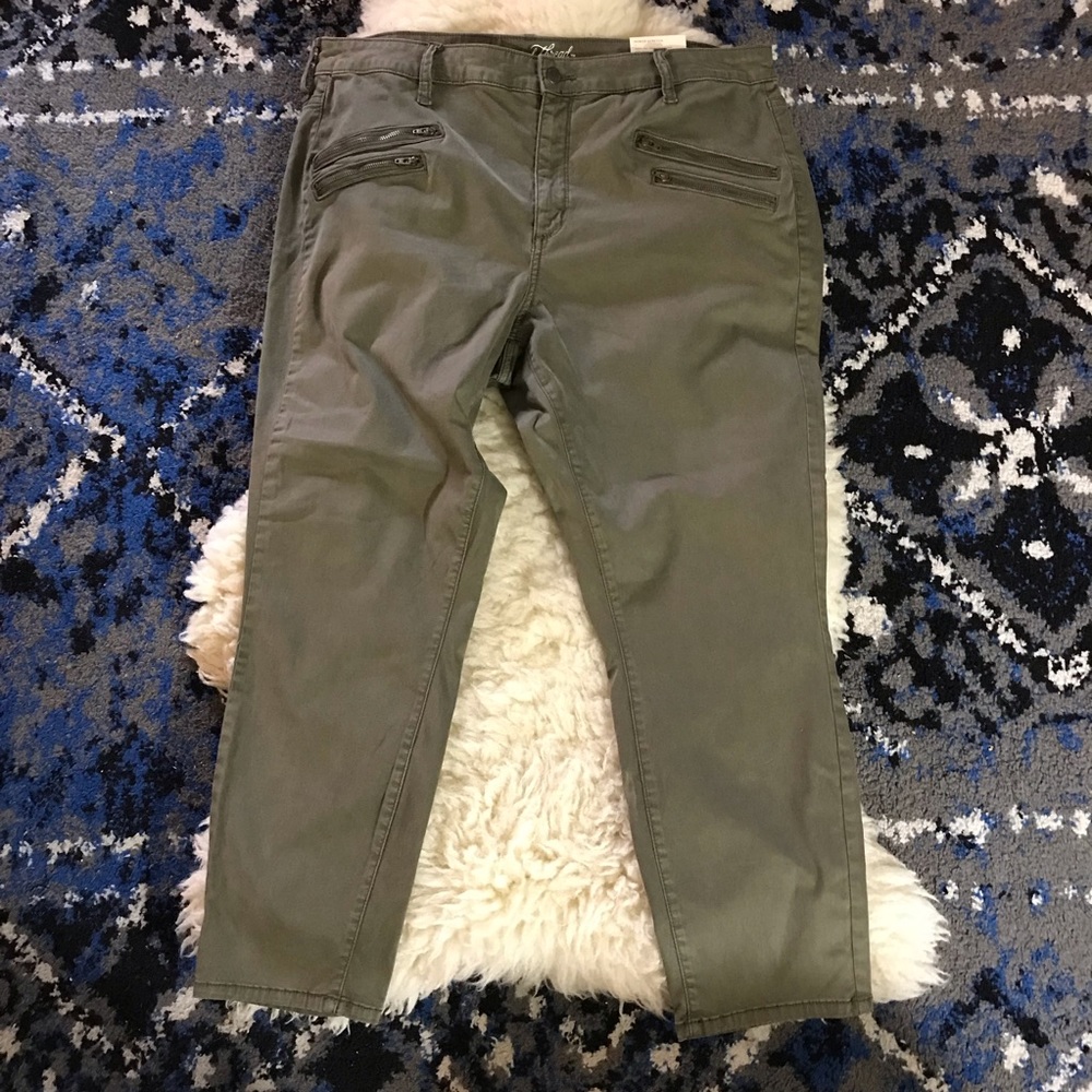 Universal Thread High Rise Skinny Crop 18 NWT